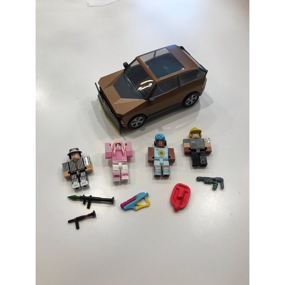 Roblox toy car with 4 action figures